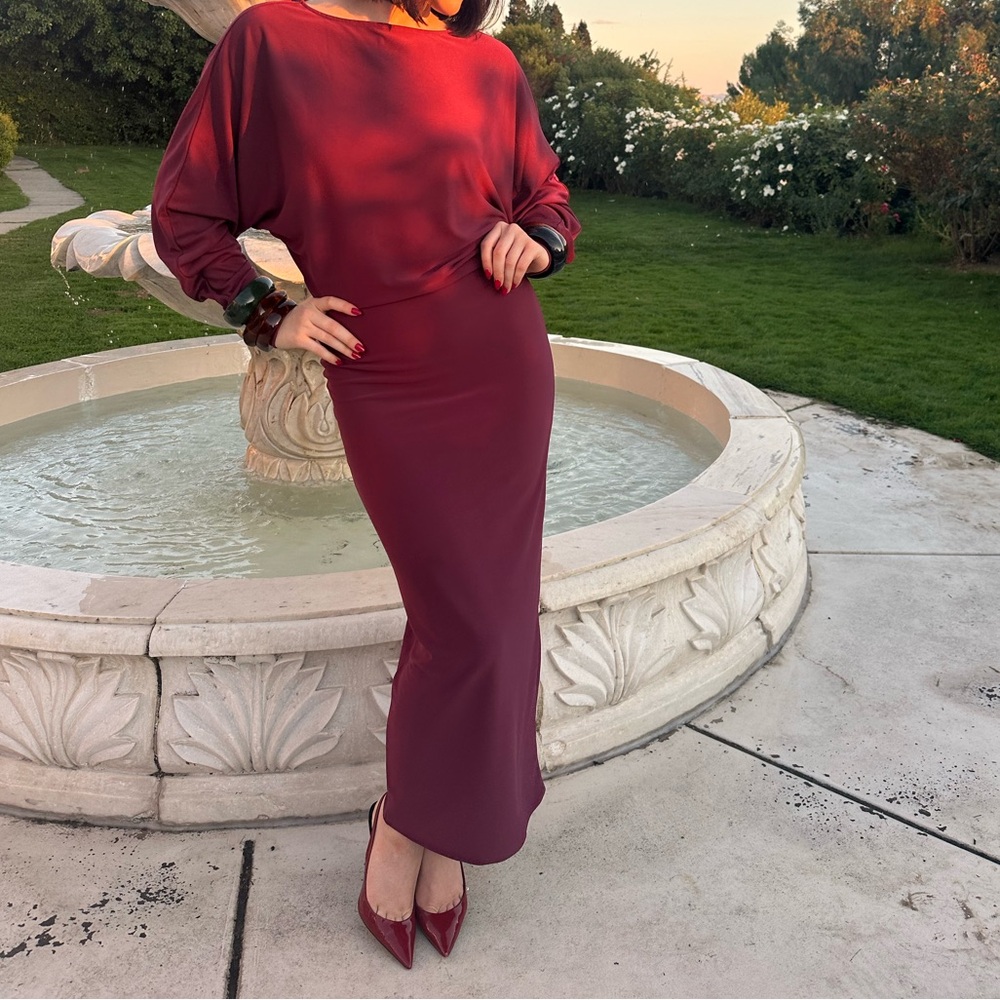 Elegant Burgundy Maxi Dress